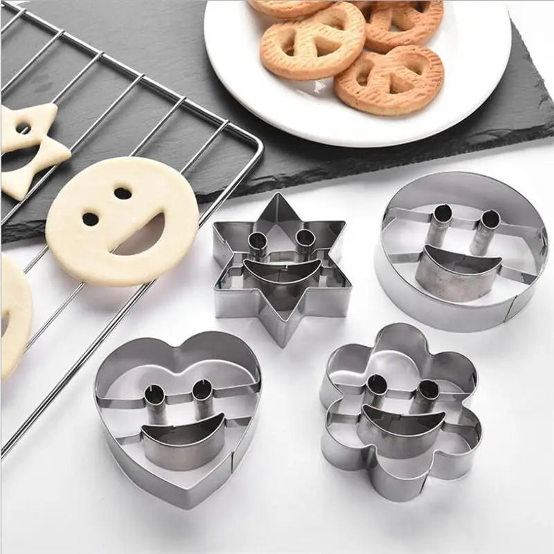 4 PCS Smiley Cookie Cutter Biscuit Mold Stainles Steel Fondant Cake Mold Baking Tools Sugar Biscuit Mold Cookie Tool Pastry tool