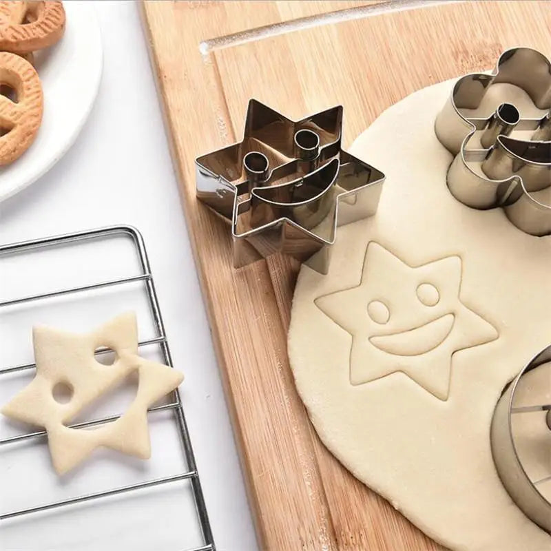 4 PCS Smiley Cookie Cutter Biscuit Mold Stainles Steel Fondant Cake Mold Baking Tools Sugar Biscuit Mold Cookie Tool Pastry tool